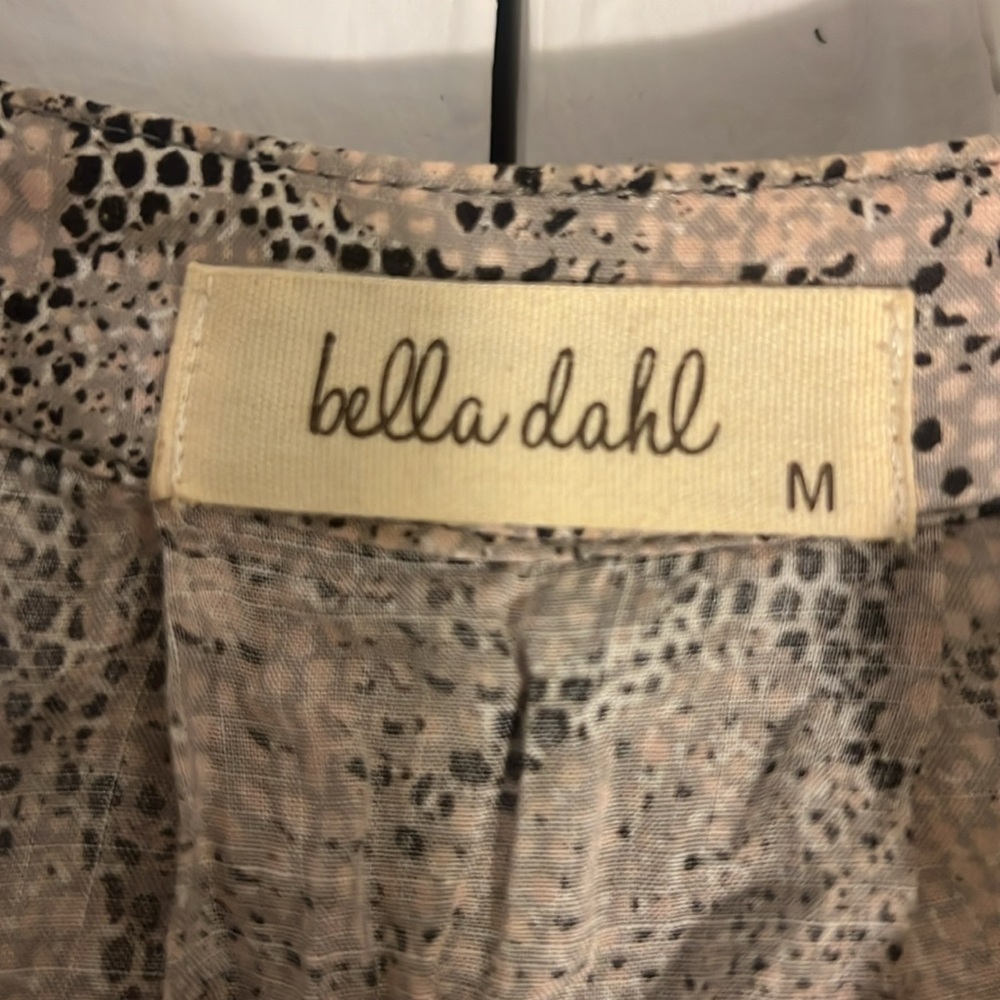 Bella Dahl women’s snakeskin sleeveless blouse size medium - Picture 2 of 4